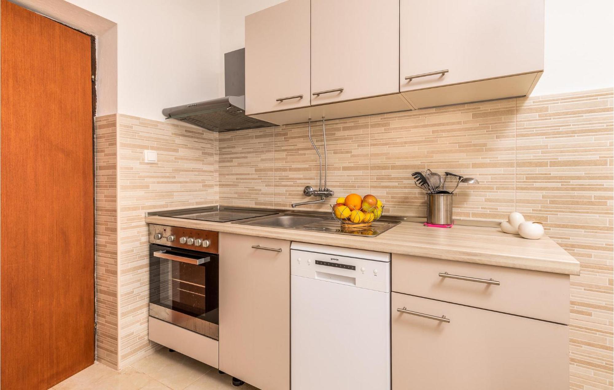 3 Bedroom Nice Apartment In Krk Krk Town Exterior photo