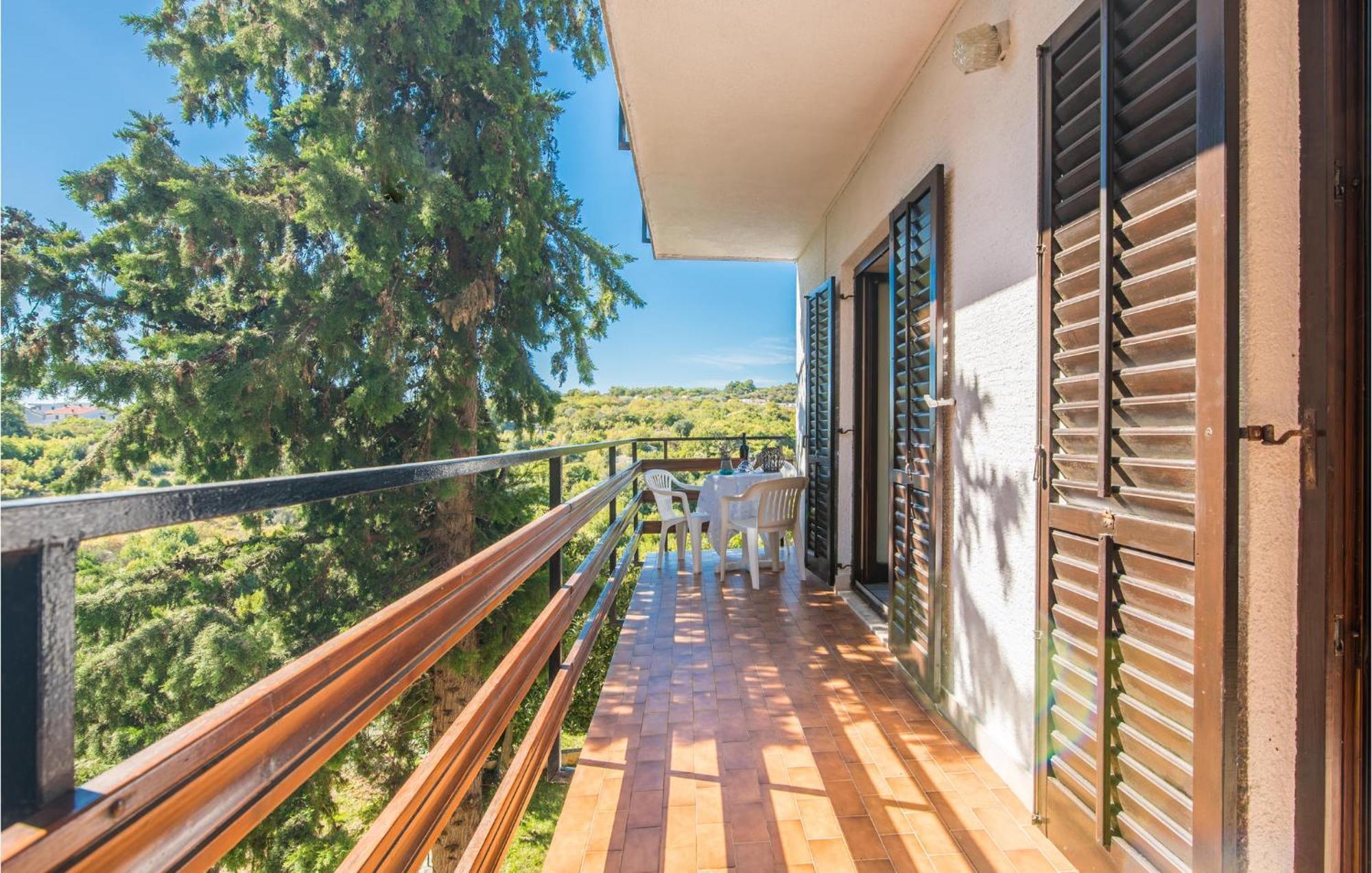 3 Bedroom Nice Apartment In Krk Krk Town Exterior photo