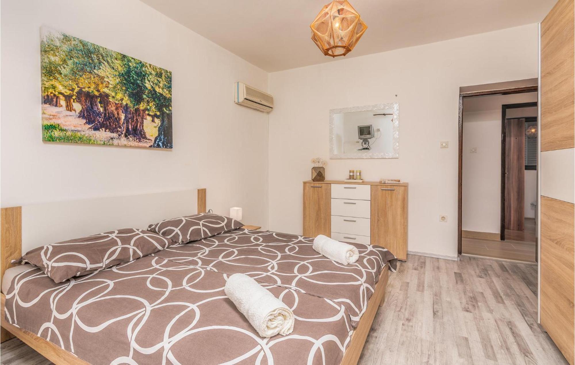 3 Bedroom Nice Apartment In Krk Krk Town Exterior photo