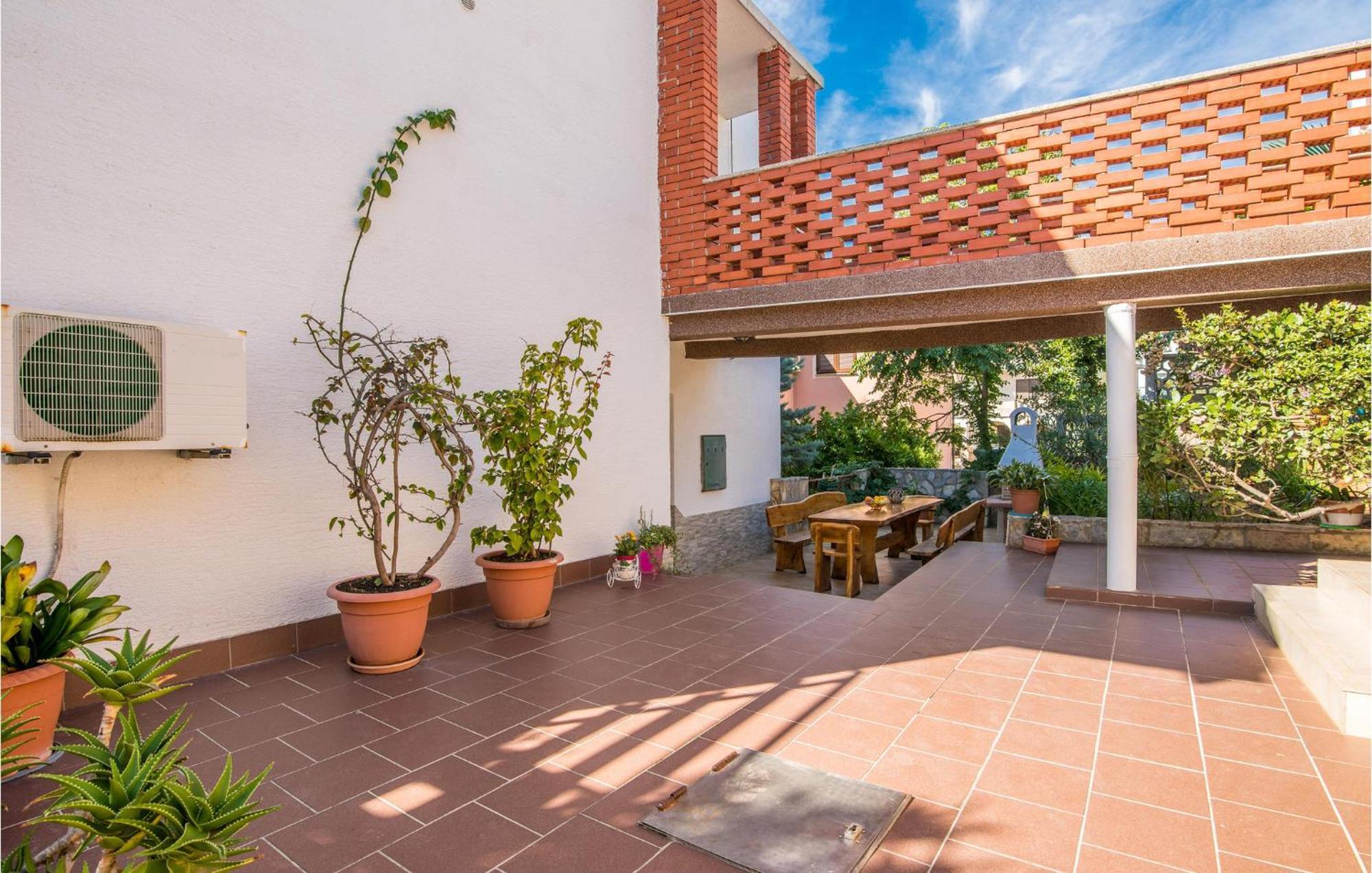 3 Bedroom Nice Apartment In Krk Krk Town Exterior photo